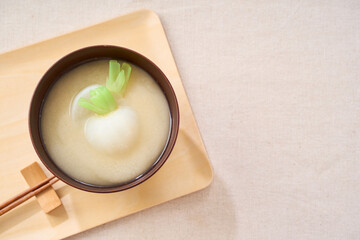 かぶ入りの白味噌仕立てのお味噌汁