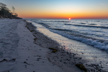 Zum Sonnenuntergang im Dezember am Dar&szlig;er Weststrand.