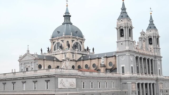 La catedral famosa de la ciudad