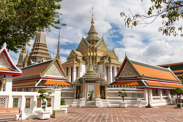 Fototapeta premium Colorful temple complex of Bangkok's Wat Pho, or Phra Chetuphon Wimon Mangkhalaram Rajwaramahawihan - Bangkok, Thailand
