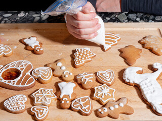 Decorating gingerbread cookies with icing