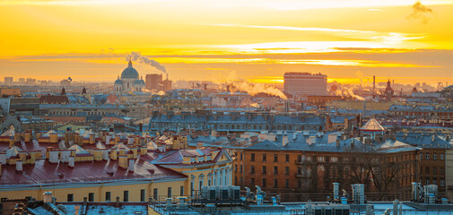 Obraz premium Top view of winter St. Petersburg from the Duma Tower. Beautiful sunset.