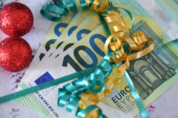 Geldgeschenk mit 100 Euro Scheinen