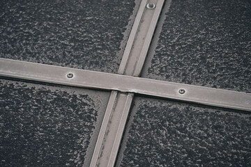 車の車庫に積もる火山灰