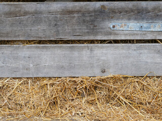 Threshing floor with hay and straw © Christian Bunge