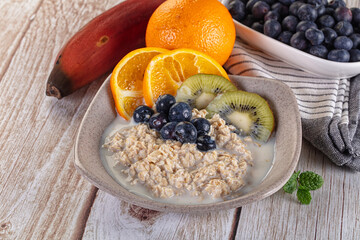Oats porridge with blueberry, kiwi and orange