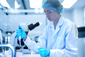 A researcher drives medical innovation using advanced technology. She focuses on scientific discovery, representing the future of healthcare, precision, and digital solutions.