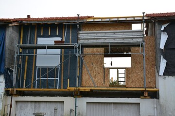 Investissement immobilier ancien - Sur&eacute;l&eacute;vation maison de toiture en tuiles