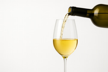 白ワインを注ぐボトル　カジュアルワイン