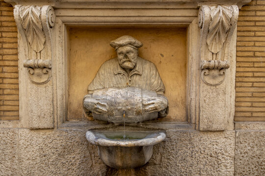 Fontana del Facchino (16th century), Rome, Italy