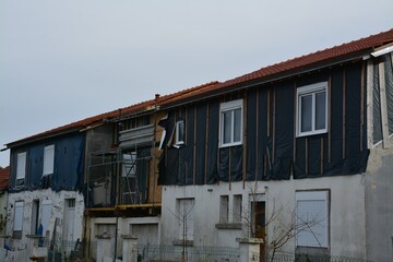 Investissement immobilier ancien - Sur&eacute;l&eacute;vation maison de toiture en tuiles