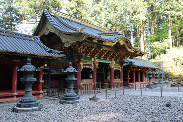 Obraz premium gate (yashamon) in a funerary complex (rin'noji taiyu-in) in nikko in japan 