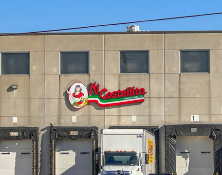 Mi Costenita warehouse exterior. Hispanic food distribution business. Alsip, IL USA October 26, 2025