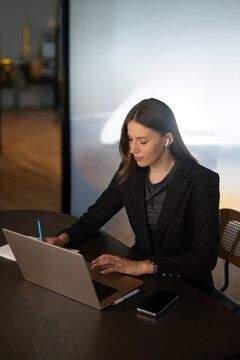 businesswoman working on laptop
