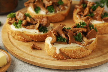 Svamptoast sandwich - a traditional dish of Sweden, open sandwiches with chanterelle mushrooms