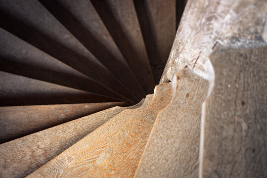 h&ouml;lzerne Wendeltreppe