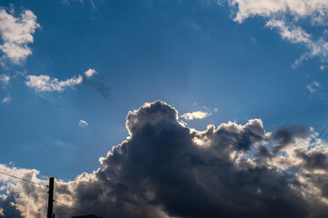 大阪、高井田、Osaka Metro中央線、JRおおさか東線、交通、鉄道、青空、雲、川、橋、林木、水