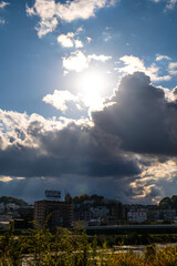 大阪、高井田、Osaka Metro中央線、JRおおさか東線、交通、鉄道、青空、雲、川、橋、林木、水