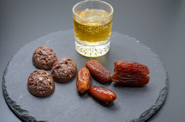 デーツとチョコレートでくつろぐ