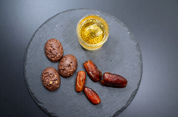 デーツとチョコレートでくつろぐ