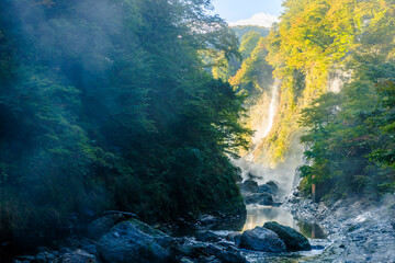 初秋の小安峡大噴湯　秋田県湯沢市　Oyasukyo Gorge Great Fountain in early autumn. Akita Pref, Yuzawa City.