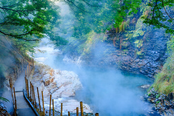 初秋の小安峡大噴湯　秋田県湯沢市　Oyasukyo Gorge Great Fountain in early autumn. Akita Pref, Yuzawa City.