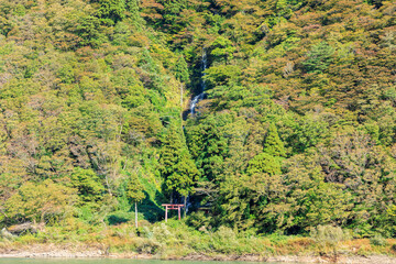初秋の白糸の滝　山形県最上郡　Shiraito Falls in early autumn. Yamagata Pref, Mogami county.