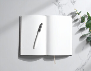 ジャーナリング用のノートとペン　瞑想　日記　白背景