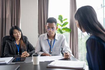 Obraz premium Examiner reading a resume during job interview at office Business and human resources concept.