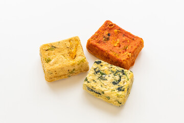 フリーズドライのインスタントスープ　フリーズドライ食品　白背景