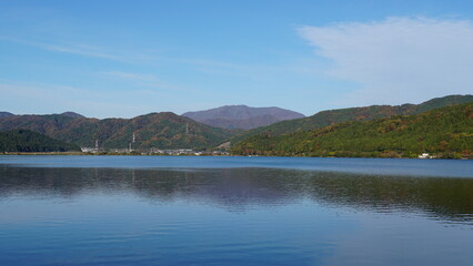 Obraz premium Lake Yogo – The Mirror Lake of Shiga, Japan