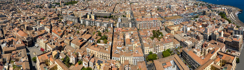Obraz premium Panoramic aerial view of the city of Catania, Sicily, Italy.