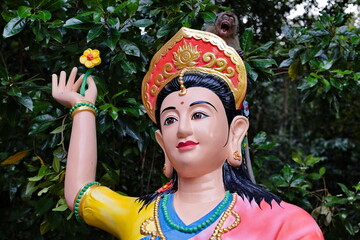 A surprising harmony between animal and divinity