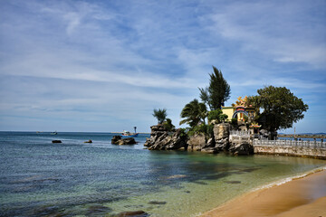 Vietnamese spirituality facing the sea © franck