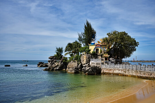 Vietnamese spirituality facing the sea