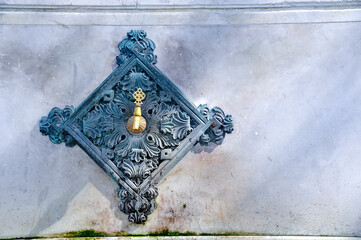 A view of the historical fountain.