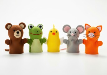Naklejka premium Row of five colorful, soft finger puppets featuring different animals displayed against a bright white background