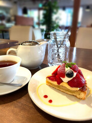 週末のアフタヌーンティー・いちごタルト