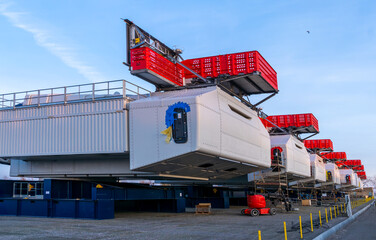 high-power offshore wind turbines na placu fabryki gotowe do transportu