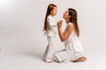 a newborn baby in its mother's arms, the mother soothes the baby before bedtime by rocking it to sleep