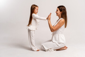 a newborn baby in its mother's arms, the mother soothes the baby before bedtime by rocking it to sleep