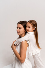 a newborn baby in its mother's arms, the mother soothes the baby before bedtime by rocking it to sleep