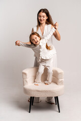 a newborn baby in its mother's arms, the mother soothes the baby before bedtime by rocking it to sleep