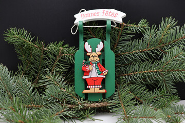 un renne sur la luge &agrave; suspendre