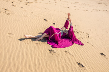 鳥取砂丘で踊るベリーダンサー