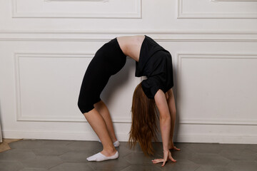Home gymnastics workout for a teenage girl	
