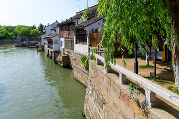 Fototapeta premium 中国蘇州にある水郷として有名な山塘街のとても美しい風景A beautiful view of Shantang Street, a famous water town in Suzhou, China