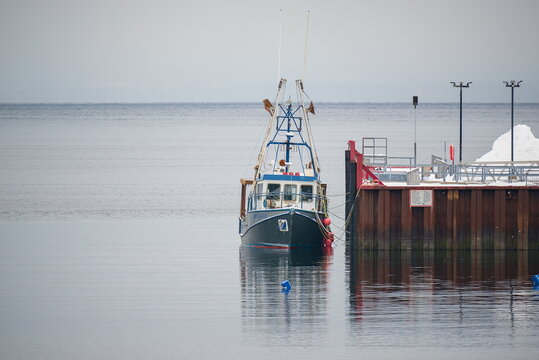 Petit beteau de p&ecirc;che &agrave; quai