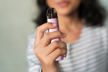 teenager girl show a ink vape