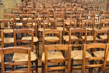 Chaises&nbsp;&agrave;&nbsp;l'&eacute;glise
